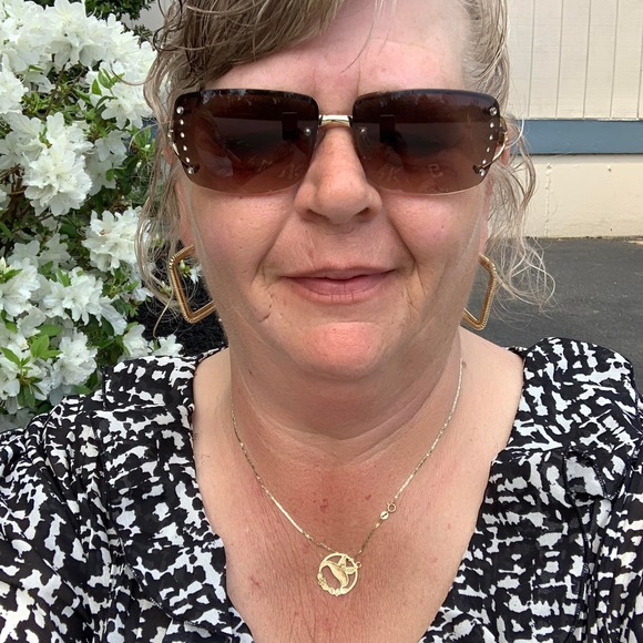 Profile Picture of Billiejo Foster (@billiejofoster) on Poshmark