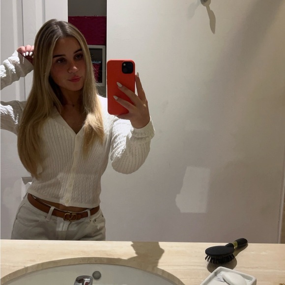 Profile Picture of Ana Brender (@anabrenderrr) on Poshmark