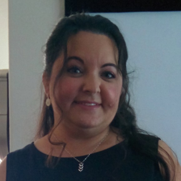 Profile Picture of Honora Pieras (@honicakes) on Poshmark