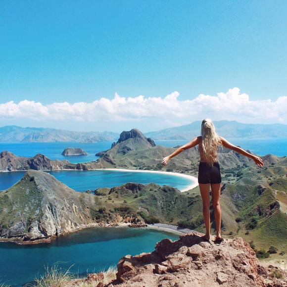 Profile Picture of Alexandra Carson (@alexandracarson) on Poshmark