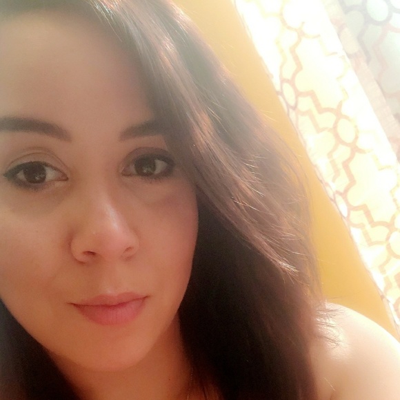 Desiree Basabe - Poshmark Profile Picture of Desiree Basabe (@dsss8084) on Poshmark