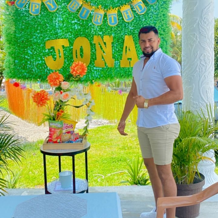 Jonathan Fer - Tiktok Profile Picture of Jonathan Fer (@jonathanfer14) on Tiktok