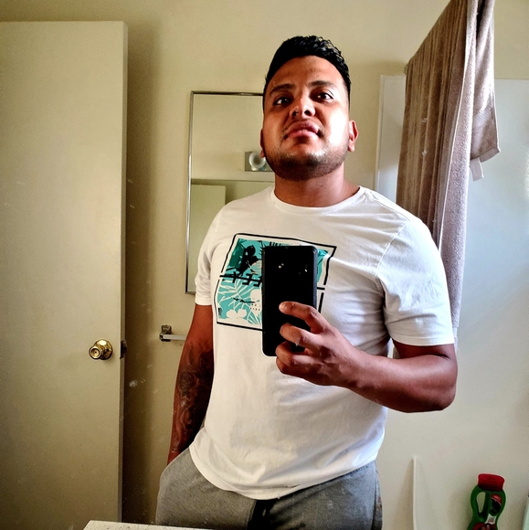 Profile Picture of David Pastrana (@davidpastrana) on Poshmark