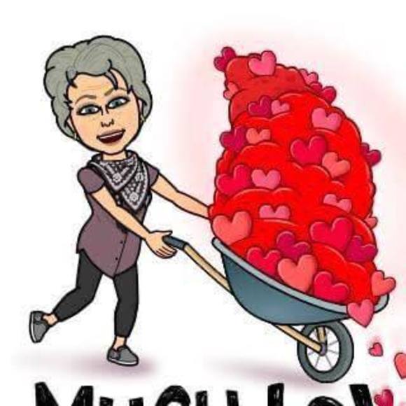 Profile Picture of Dee Capansky-farris (@deeannefarris) on Poshmark