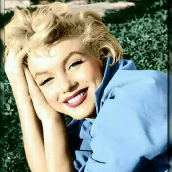 Profile Picture of Cherie Weeter (@weeter71) on Poshmark