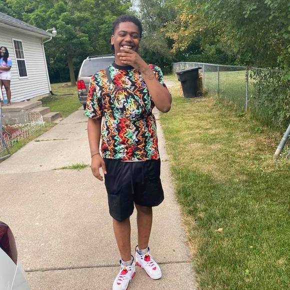 Profile Picture of Diamond Reid (@123sexydiamond) on Poshmark