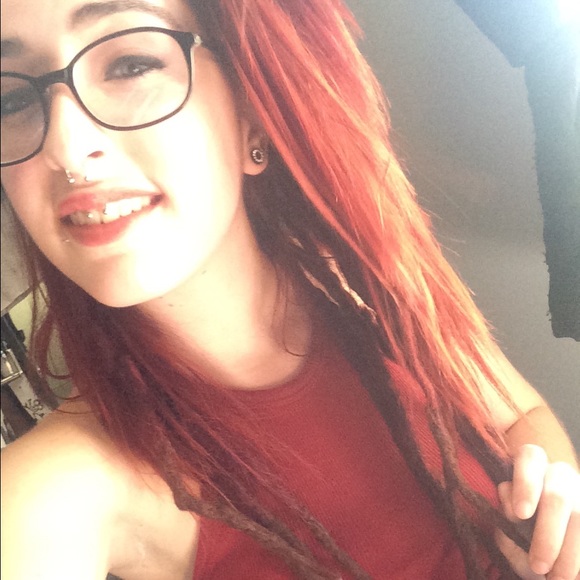 Profile Picture of Julia Starnes (@jstarnes97) on Poshmark