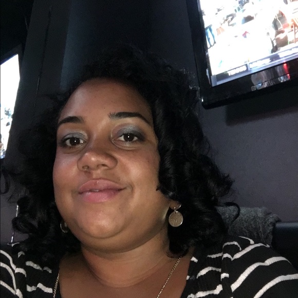 Profile Picture of Erika Hood (@erikaehood) on Poshmark