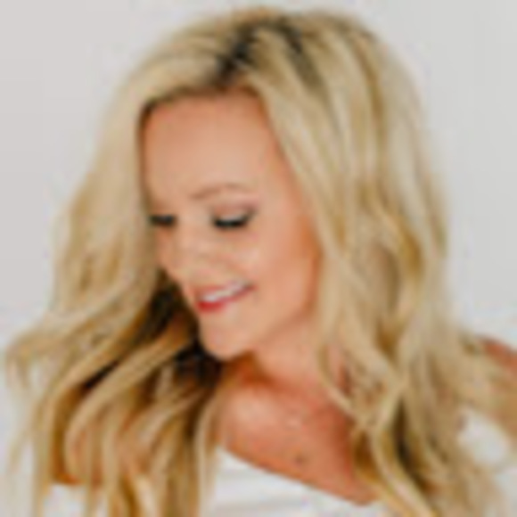 Dana Peddicord - Poshmark Profile Picture of Dana Peddicord (@danaepeddicord) on Poshmark