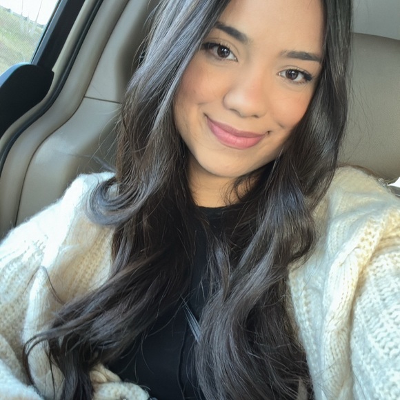 Profile Picture of Genesis Carvajal (@genesislopez441) on Poshmark