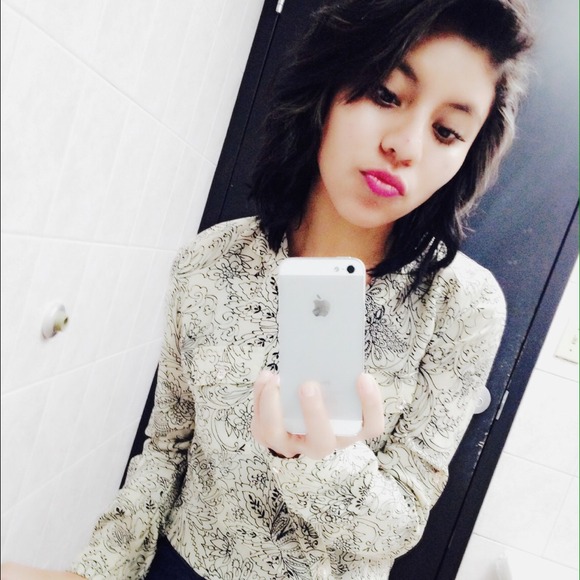 Profile Picture of Violeta Ortiz (@violeta00) on Poshmark