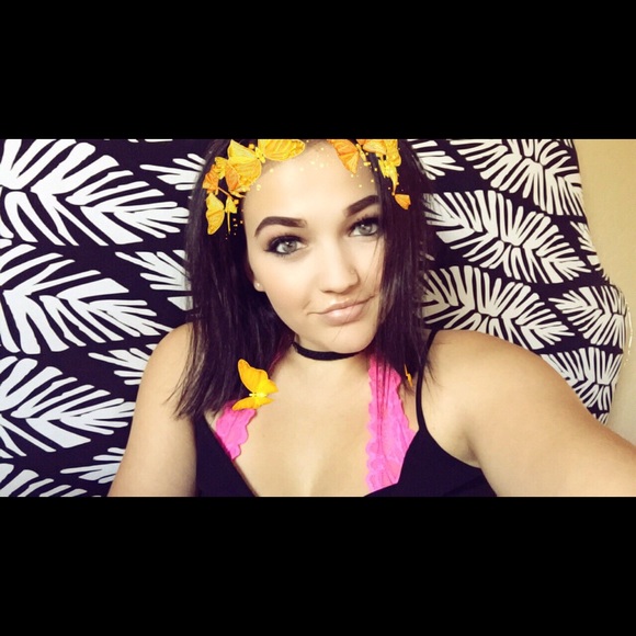 Profile Picture of Alexis Stubert (@alexisstubert) on Poshmark