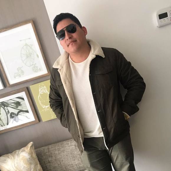 Profile Picture of Andrew Golden (@goldenguat) on Poshmark