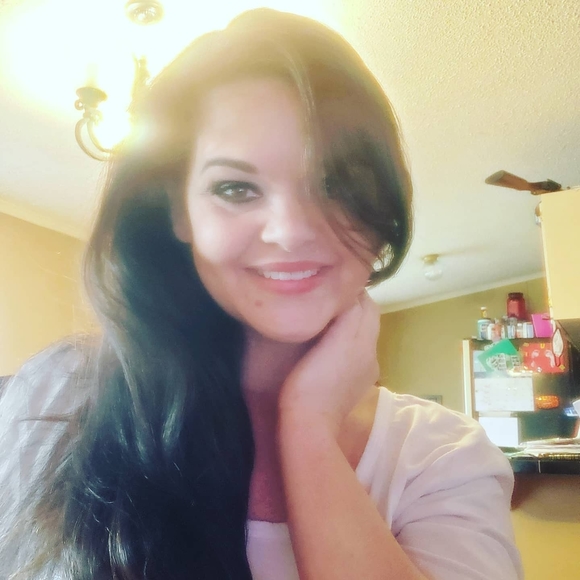 Profile Picture of Kerri Clayton (@kerrianne1983) on Poshmark