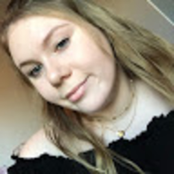 Profile Picture of Leila Moore (@leilamoore3) on Poshmark