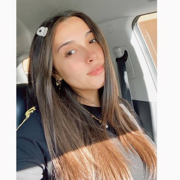 Profile Picture of Valeria Vallellanes (@valesofiariv) on Poshmark