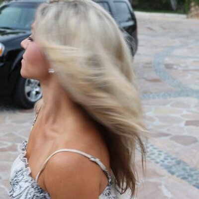 Profile Picture of Lindsay McBride (@lindsmcb) on Twitter