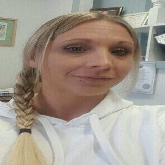 Profile Picture of Danielle Driggs (@ddriggs11) on Poshmark