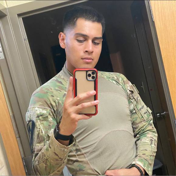 Profile Picture of Mark Perez (@marcperez1601) on Poshmark