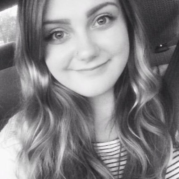 Profile Picture of Grace Caternolo (@gracecaternolo) on Poshmark