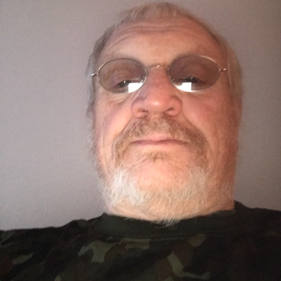 Profile Picture of Robert Breen (@bbreen313) on Poshmark