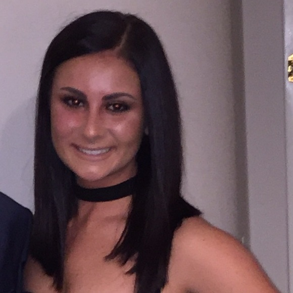 Profile Picture of Gabriella Didiano (@gabbydidiano) on Poshmark