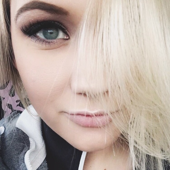 Profile Picture of Jaina Wheatley (@j_momma) on Poshmark