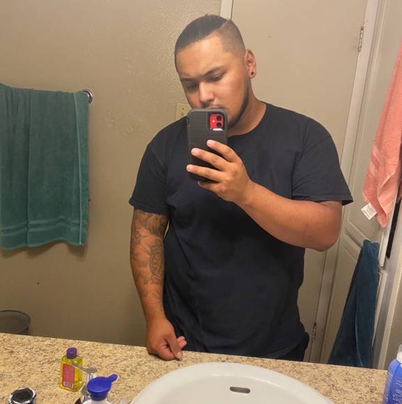 Profile Picture of Justin Robles (@roblesjustin) on Poshmark