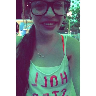 Profile Picture of Valerie Calvillo (@vvall_) on Twitter