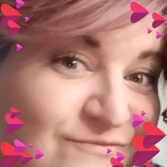 Profile Picture of Carly Shaw (@carlyislaw) on Poshmark