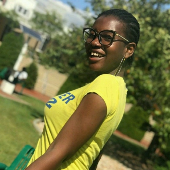 Profile Picture of Vineyard Ekwe (@vdinagirl) on Poshmark