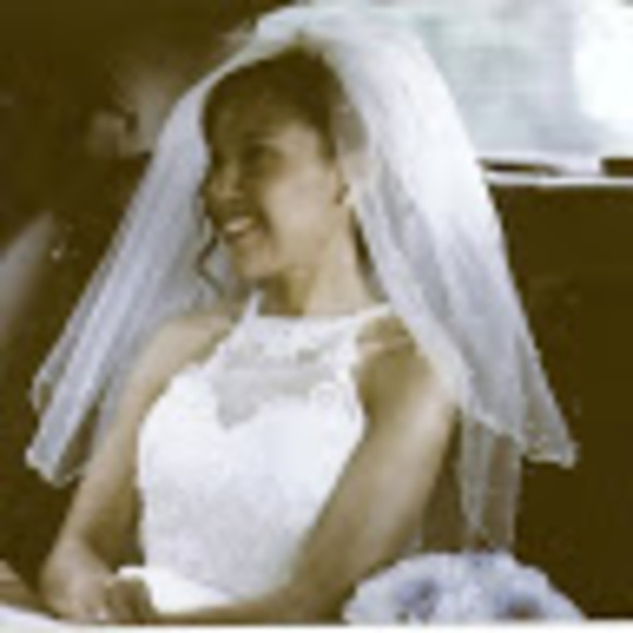 Profile Picture of Lynne Elsasser (@elsasserle16) on Poshmark