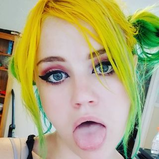Profile Picture of Cassandra Thurston-Compton (@candyvomit) on Instagram