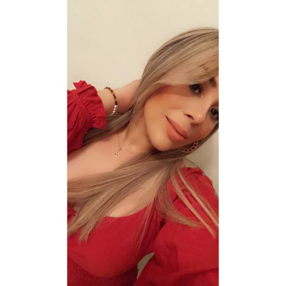 Profile Picture of Janet Soriano (@janetsh_15) on Poshmark