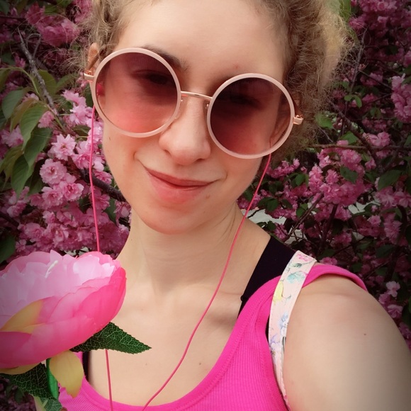 Profile Picture of Yulia Gusarova (@avocado_love) on Poshmark