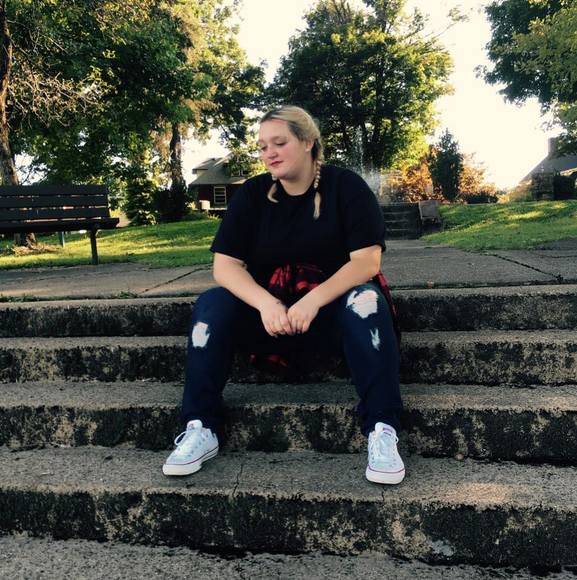 Profile Picture of Geona Apthorp (@geonamae) on Poshmark