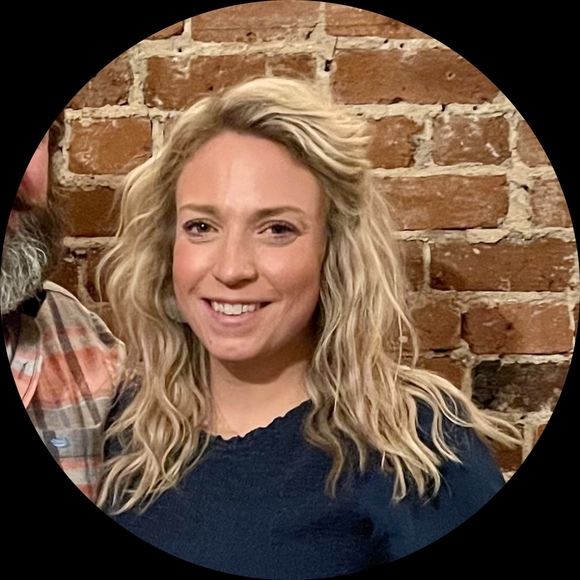 Profile Picture of Lauren Dollerschell (@lmdoller) on Poshmark