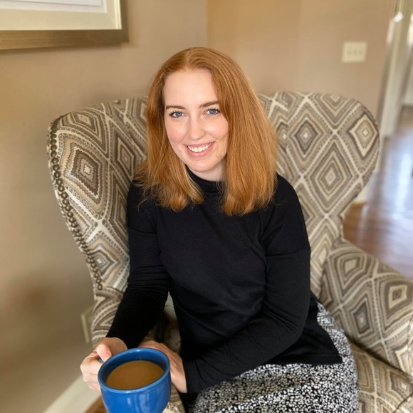 Profile Picture of Carlyn Gilbert (@carlyng12) on Poshmark