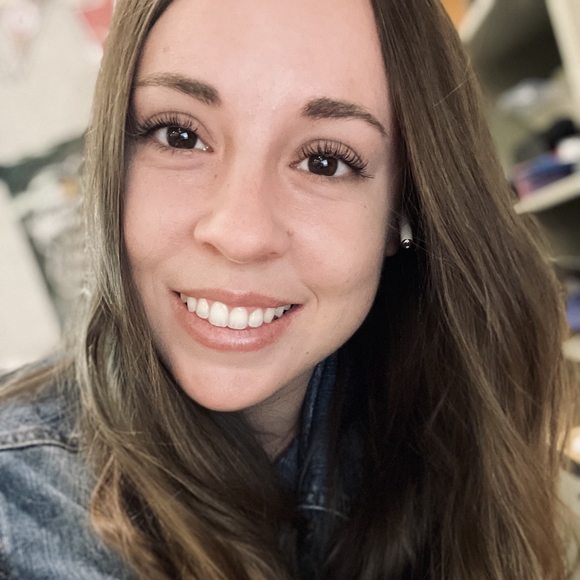 Profile Picture of Jenny Wasnok (@puppystar10) on Poshmark