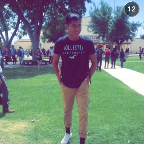 Profile Picture of Kevin Manzano (@kevin_ls5) on Poshmark