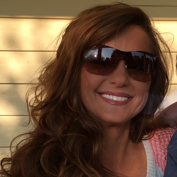 Profile Picture of Jessica Staser (@jnstaser83) on Poshmark