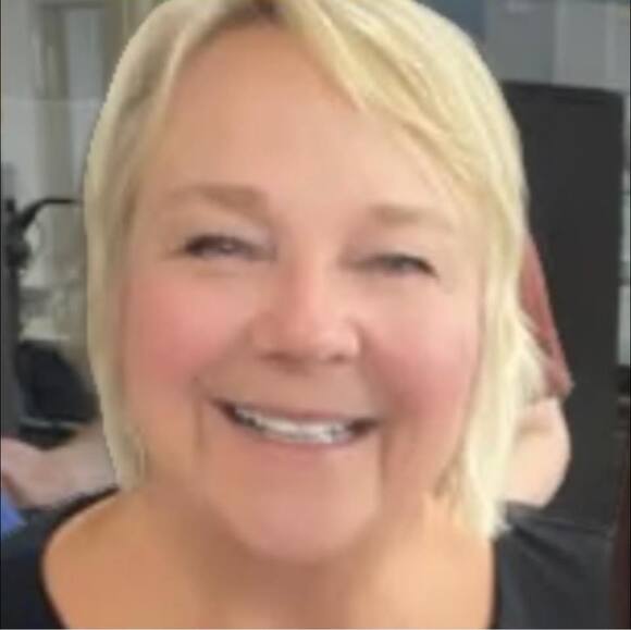 Profile Picture of Paula Bowers (@paulabowers722) on Poshmark
