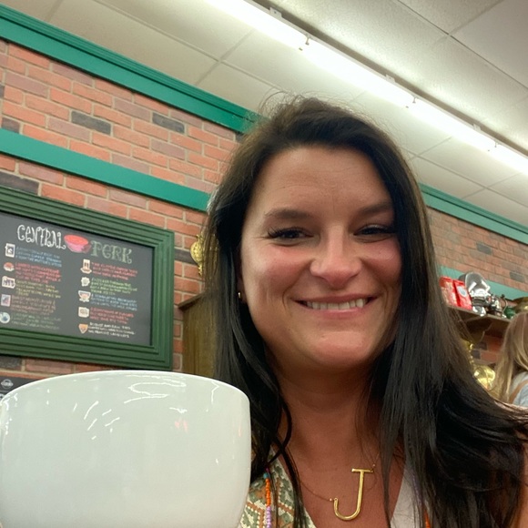 Profile Picture of Joy Bray (@joyrbray) on Poshmark