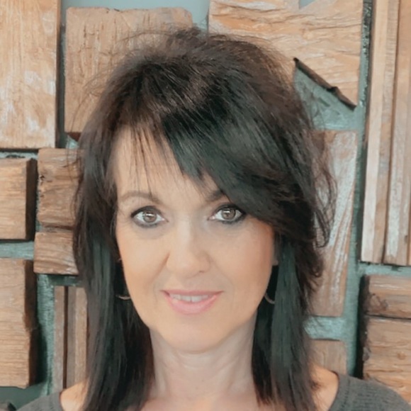 Profile Picture of Kathy Luhr (@kathyluhr) on Poshmark
