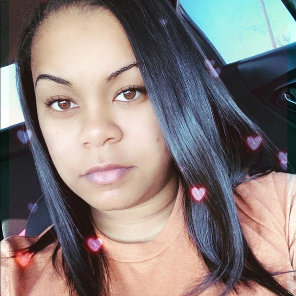Alexis Bray - Poshmark Profile Picture of Alexis Bray (@necole2) on Poshmark