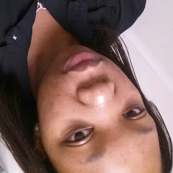 Profile Picture of Quinessa Crumbley (@dimeng) on Poshmark