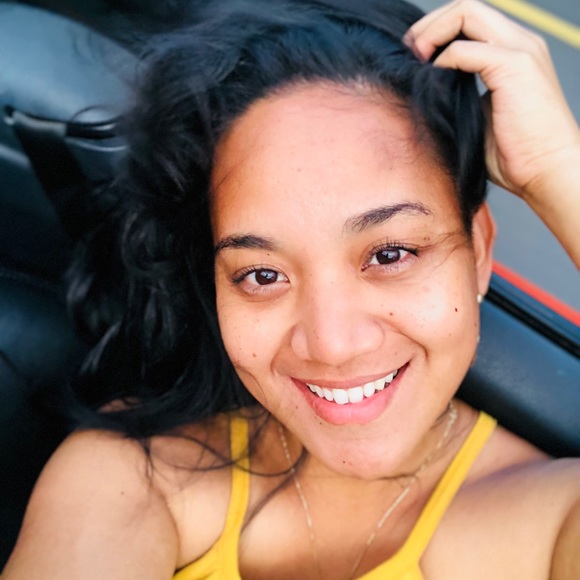 Profile Picture of Samantha Hanerg (@growpineapple) on Poshmark