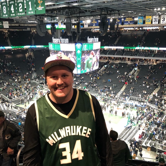 Profile Picture of Carl Peterson (@cpeterson1992) on Poshmark