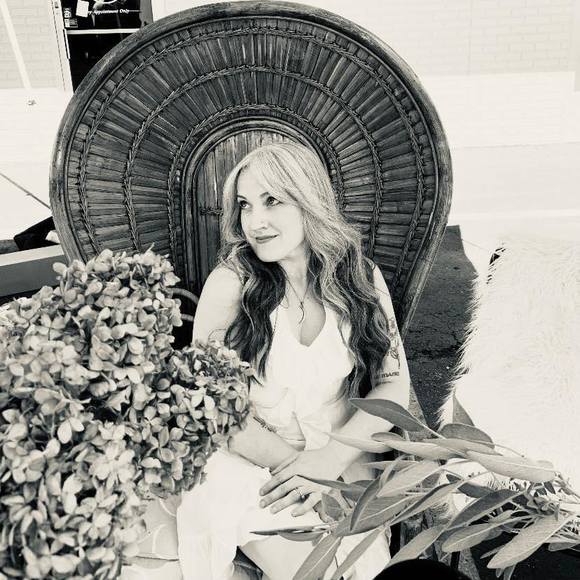 René Harper - Poshmark Profile Picture of René Harper (@sweetnlow931) on Poshmark