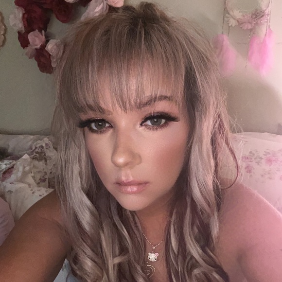 Profile Picture of Ariel Sullivan (@arielbatista305) on Poshmark